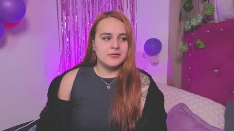 Snapshot of evy_orange1 chatting on 09/17/25, 11:28 EVY online show from 09/17/25, 11:28