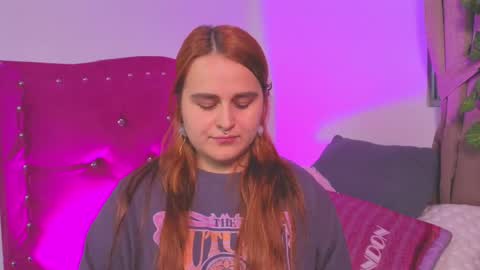 Snapshot of evy_orange1 chatting on 09/25/25, 01:53 EVY online show from 09/25/25, 01:53