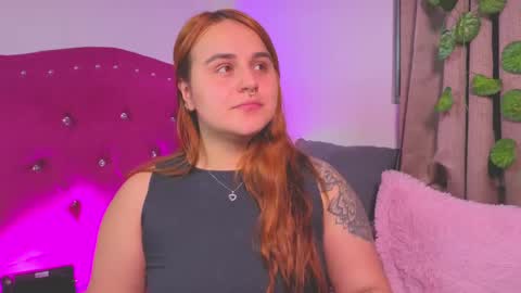 Snapshot of evy_orange1 chatting on 09/26/25, 04:49 EVY online show from 09/26/25, 04:49