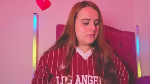 Snapshot of evy_orange1 chatting on 10/19/25, 11:49 EVY online show from 10/19/25, 11:49