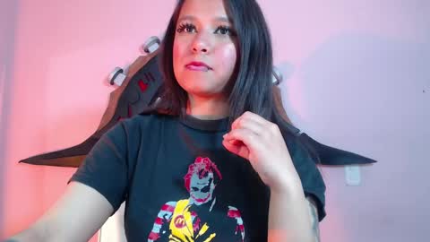 Snapshot of evybubbles_ chatting on 10/20/25, 04:29 Im Evy online show from 10/20/25, 04:29