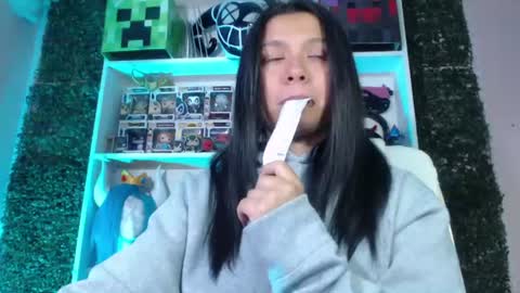 Im Evy online show from 08/04/26, 04:53