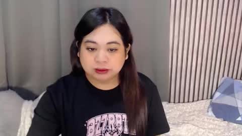 Snapshot of exoticpinayx chatting on 09/21/25, 01:18 SHANTAL MARIE online show from 09/21/25, 01:18