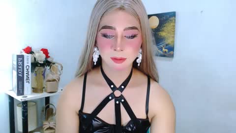 Snapshot of expensive_elise chatting on 04/19/26, 11:53 expensive_elise online show from 04/19/26, 11:53