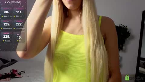 M4ry  online show from 10/29/25, 11:45