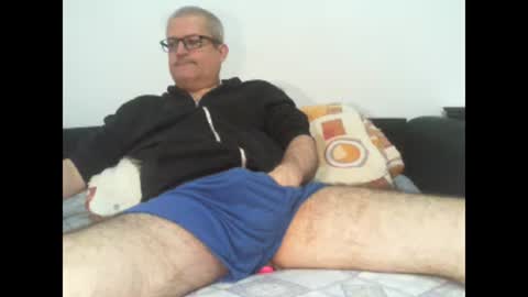 Snapshot of eyes12 chatting on 10/21/25, 05:08 GEORGE online show from 10/21/25, 05:08