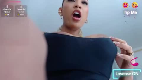 Andrea Carvajal  online show from 11/08/25, 06:07