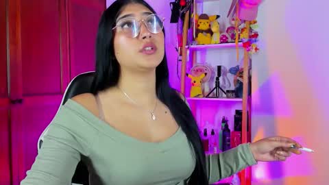 Snapshot of eymy_hadid_ chatting on 11/25/25, 09:37 Emily online show from 11/25/25, 09:37