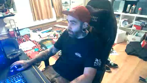 Snapshot of eytab chatting on 09/18/25, 11:51 Eytab online show from 09/18/25, 11:51