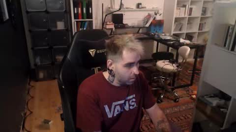 Snapshot of eytab chatting on 10/16/25, 06:09 Eytab online show from 10/16/25, 06:09