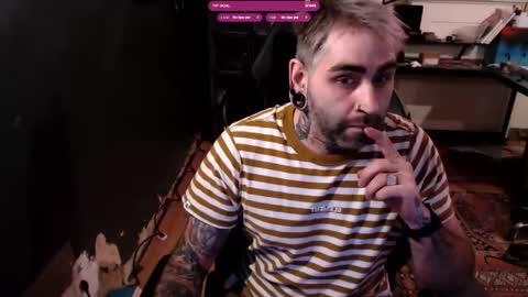 Snapshot of eytab chatting on 10/23/25, 08:29 Eytab online show from 10/23/25, 08:29