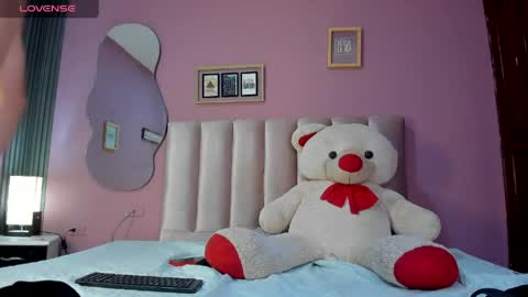 Snapshot of eytan_20 chatting on 05/03/26, 03:23 EYTAN online show from 05/03/26, 03:23