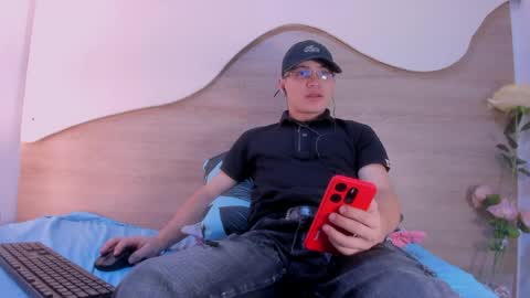 Snapshot of eytan_20 chatting on 05/22/26, 01:39 EYTAN online show from 05/22/26, 01:39