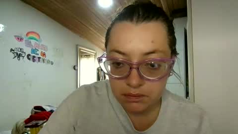 Snapshot of ezlngirl chatting on 01/05/26, 06:55 Aimee online show from 01/05/26, 06:55