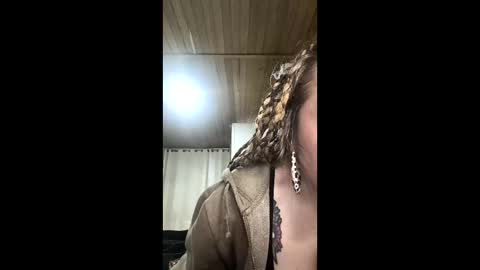 Snapshot of ezlngirl chatting on 03/19/26, 03:32 Aimee online show from 03/19/26, 03:32