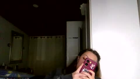 Snapshot of ezlngirl chatting on 04/01/26, 05:08 Aimee online show from 04/01/26, 05:08