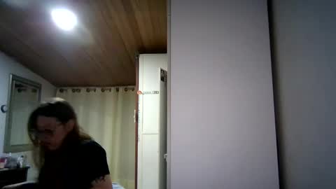 Snapshot of ezlngirl chatting on 04/27/26, 04:21 Aimee online show from 04/27/26, 04:21