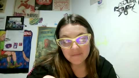 Snapshot of ezlngirl chatting on 05/19/26, 06:09 Aimee online show from 05/19/26, 06:09