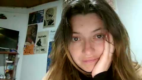 Snapshot of ezlngirl chatting on 05/19/26, 10:49 Aimee online show from 05/19/26, 10:49
