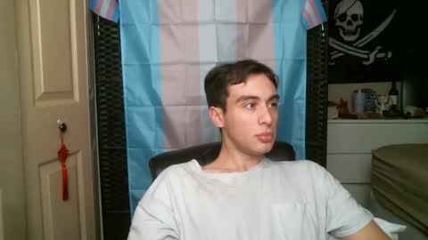 Ezra Naamah online show from 01/04/25, 08:37