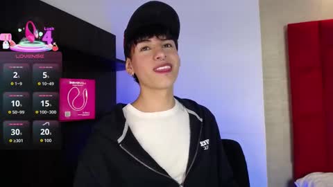 Snapshot of ezra_storm chatting on 09/16/25, 05:52 Juan online show from 09/16/25, 05:52