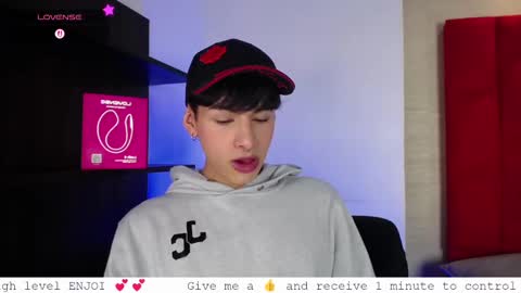 Snapshot of ezra_storm chatting on 09/24/25, 05:22 Juan online show from 09/24/25, 05:22