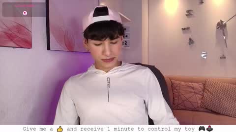 Snapshot of ezra_storm chatting on 09/30/25, 09:53 Juan online show from 09/30/25, 09:53