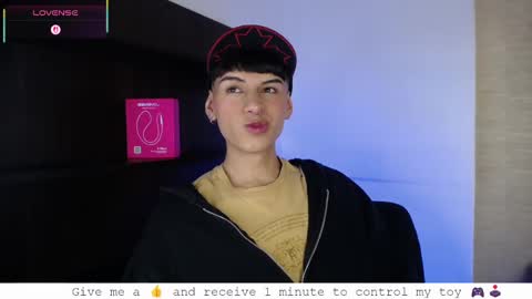 Snapshot of ezra_storm chatting on 10/04/25, 05:38 Juan online show from 10/04/25, 05:38