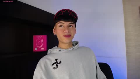 Snapshot of ezra_storm chatting on 10/05/25, 04:55 Juan online show from 10/05/25, 04:55