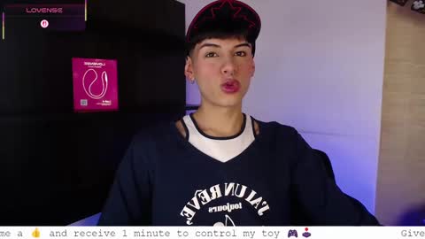 Snapshot of ezra_storm chatting on 10/08/25, 05:05 Juan online show from 10/08/25, 05:05