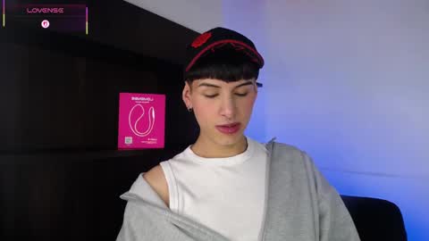 Snapshot of ezra_storm chatting on 10/14/25, 05:08 Juan online show from 10/14/25, 05:08