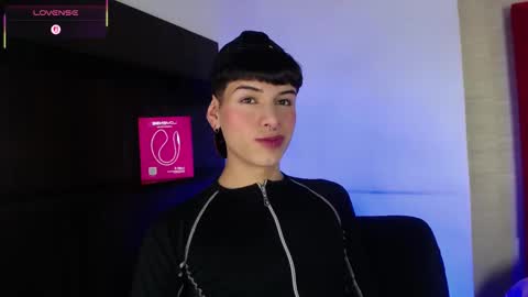 Snapshot of ezra_storm chatting on 10/16/25, 04:57 Juan online show from 10/16/25, 04:57