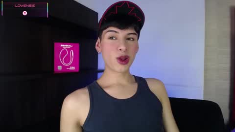 Snapshot of ezra_storm chatting on 10/18/25, 04:59 Juan online show from 10/18/25, 04:59