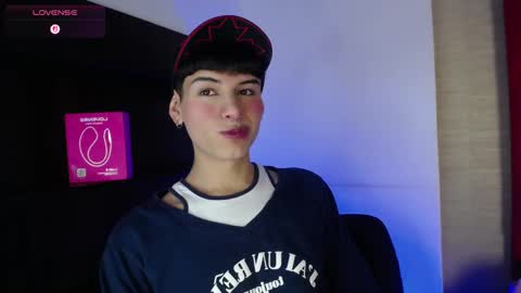 Snapshot of ezra_storm chatting on 10/19/25, 04:57 Juan online show from 10/19/25, 04:57