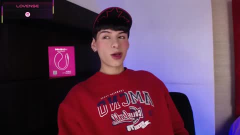 Snapshot of ezra_storm chatting on 10/22/25, 05:08 Juan online show from 10/22/25, 05:08