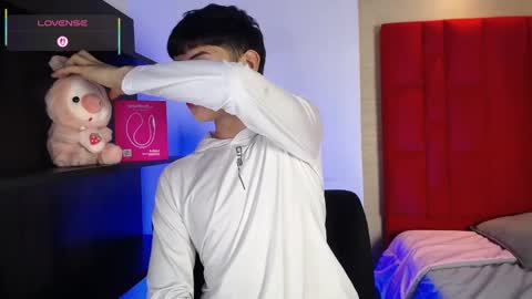 Snapshot of ezra_storm chatting on 10/24/25, 05:04 Juan online show from 10/24/25, 05:04