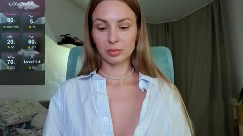 Snapshot of f1oraa chatting on 11/23/25, 03:23 if you dont have fansly account yet use this link to registration online show from 11/23/25, 03:23