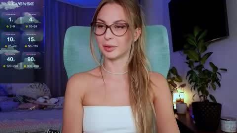 Snapshot of f1oraa chatting on 11/29/25, 02:53 if you dont have fansly account yet use this link to registration online show from 11/29/25, 02:53