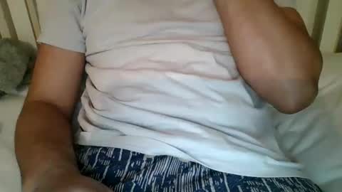 Snapshot of f2004_ chatting on 05/20/26, 12:33 f2004_ online show from 05/20/26, 12:33