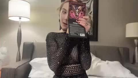 Snapshot of faexoxoxo chatting on 10/12/25, 10:47 Fae online show from 10/12/25, 10:47