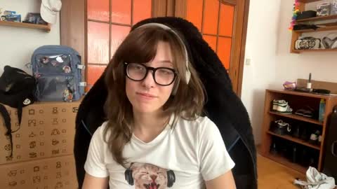 Snapshot of faintpeach chatting on 04/19/26, 11:42 Loly online show from 04/19/26, 11:42