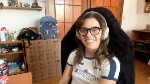Snapshot of faintpeach chatting on 04/29/26, 02:32 Loly online show from 04/29/26, 02:32