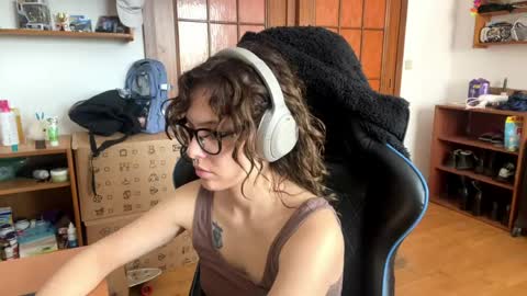 Snapshot of faintpeach chatting on 05/10/26, 09:36 Loly online show from 05/10/26, 09:36