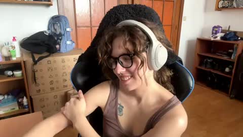 Snapshot of faintpeach chatting on 05/12/26, 10:01 Loly online show from 05/12/26, 10:01
