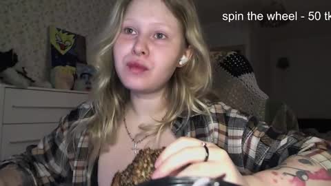 Snapshot of fairydreams_ chatting on 11/09/25, 09:35 Arisha online show from 11/09/25, 09:35