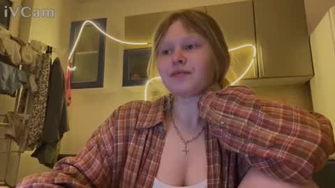 Snapshot of fairydreams_ chatting on 11/14/25, 06:28 Arisha online show from 11/14/25, 06:28