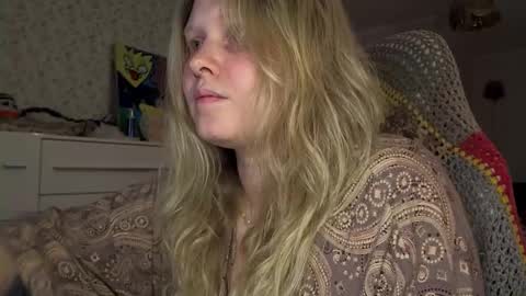 Snapshot of fairydreams_ chatting on 11/26/25, 12:00 Arisha online show from 11/26/25, 12:00