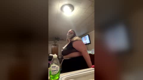 Snapshot of fairyfrostbite chatting on 12/16/25, 04:06 fairyfrostbite online show from 12/16/25, 04:06