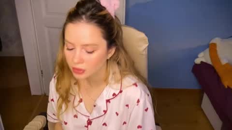 Ilona online show from 09/19/25, 06:59