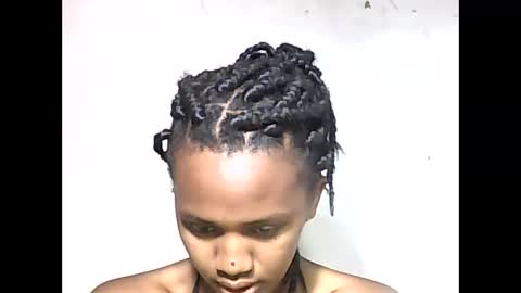 Snapshot of falielyse chatting on 09/17/25, 05:20 falielyse online show from 09/17/25, 05:20